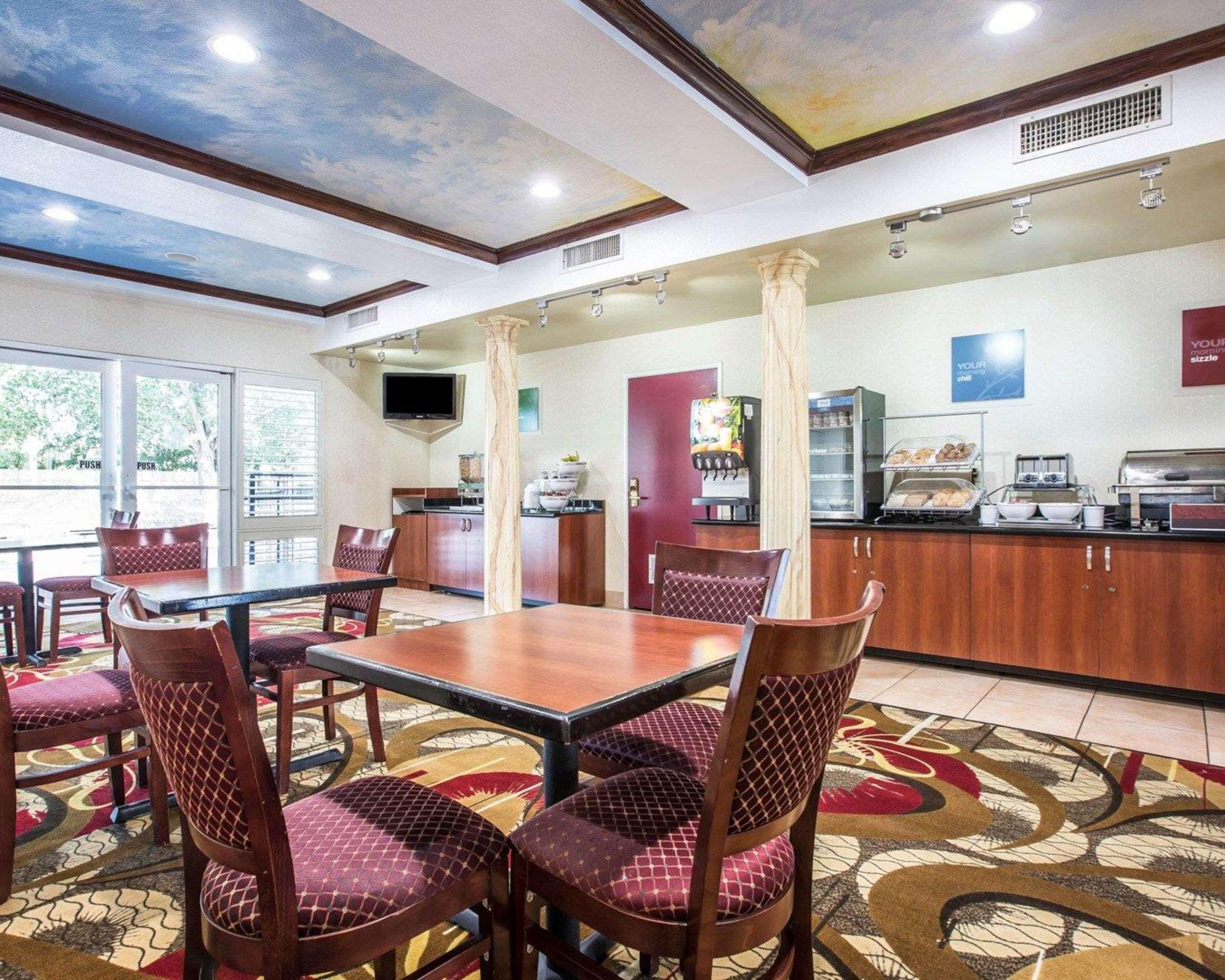 Comfort Suites Бейкерсфілд Екстер'єр фото
