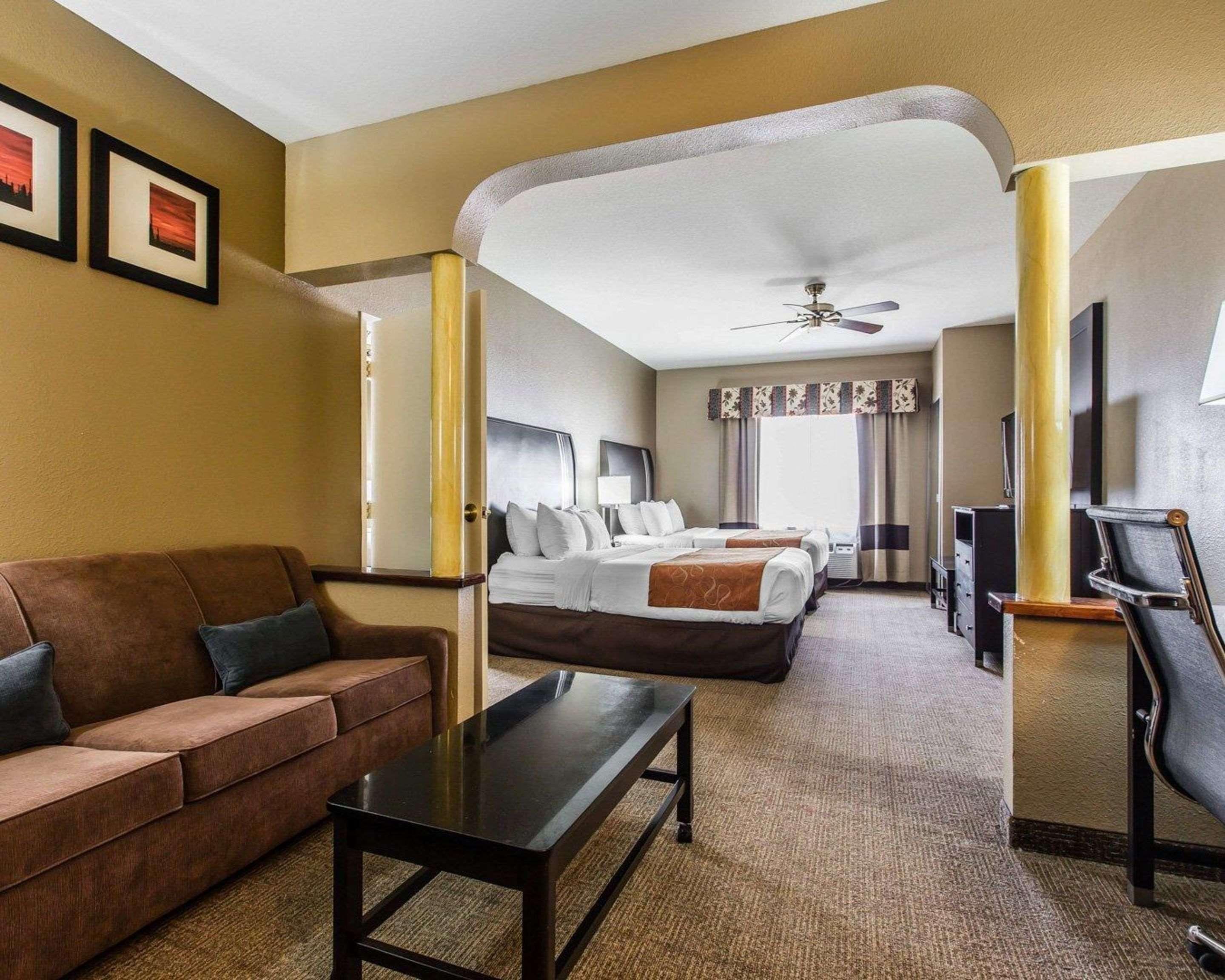 Comfort Suites Бейкерсфілд Екстер'єр фото