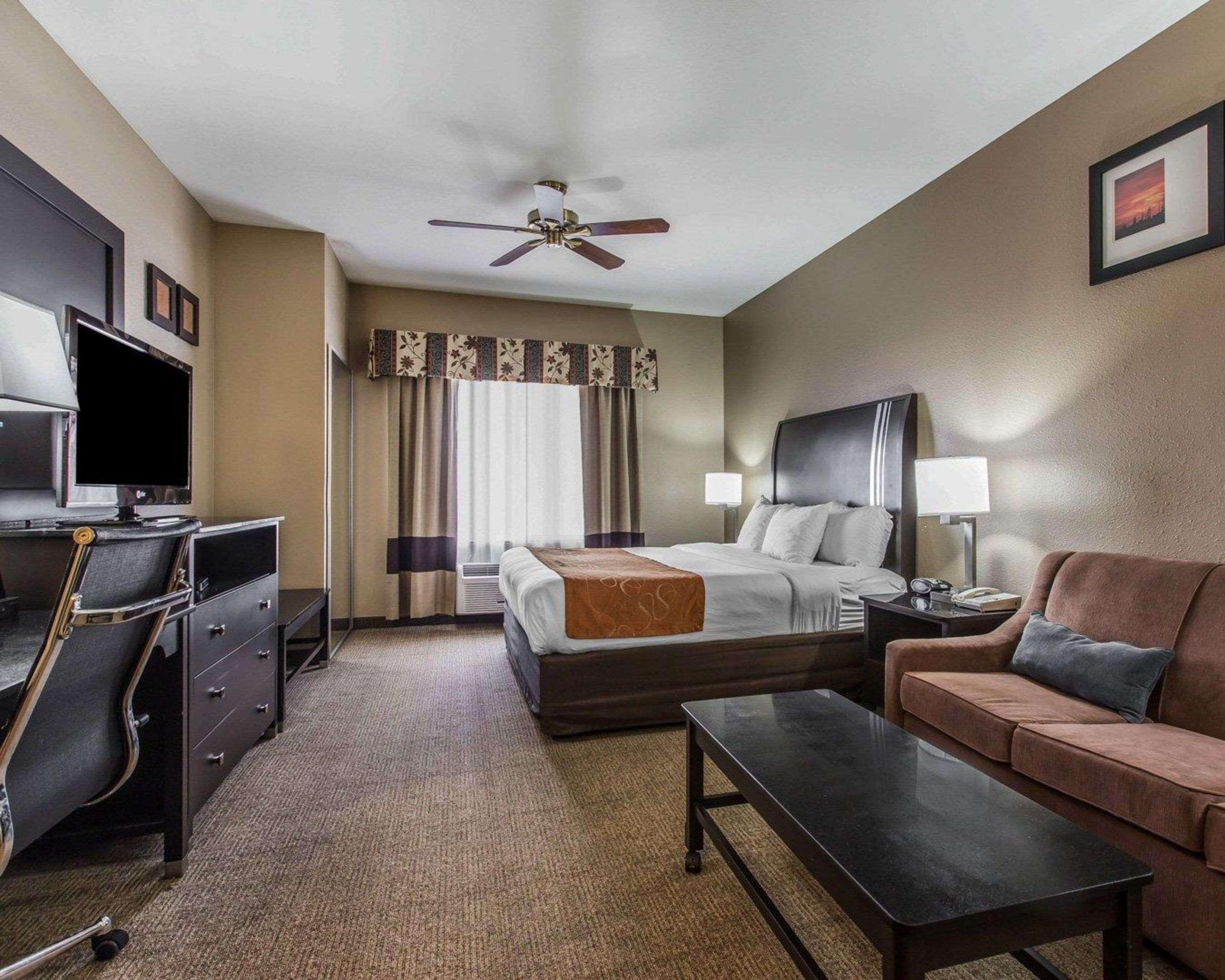 Comfort Suites Бейкерсфілд Екстер'єр фото