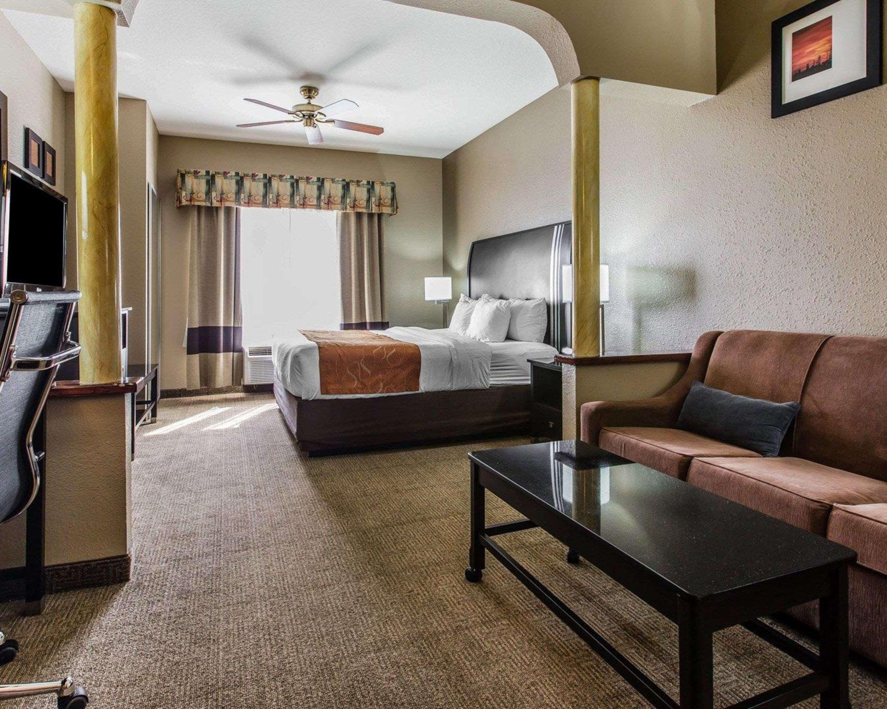 Comfort Suites Бейкерсфілд Екстер'єр фото